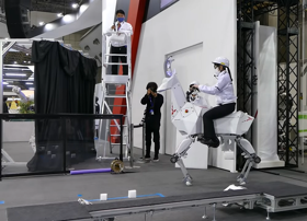 Robot Kambing Kawasaki Boleh Ditunggang (Berita Realme GT 2 Pro)